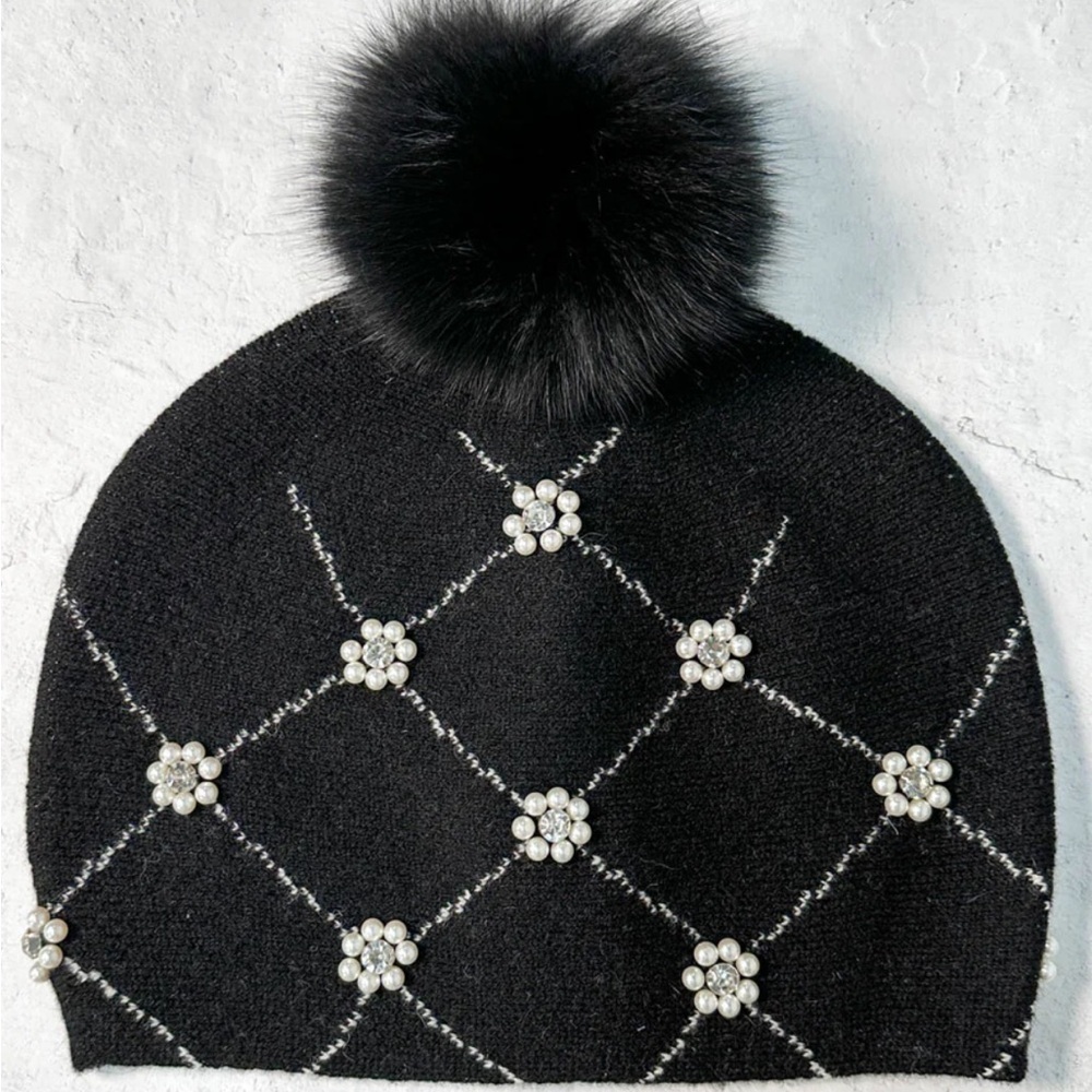 Pearl & Bead Flowers Fur Pom Pom Beanie Hat, Black
NWT
100%WOOL
100%LAINE